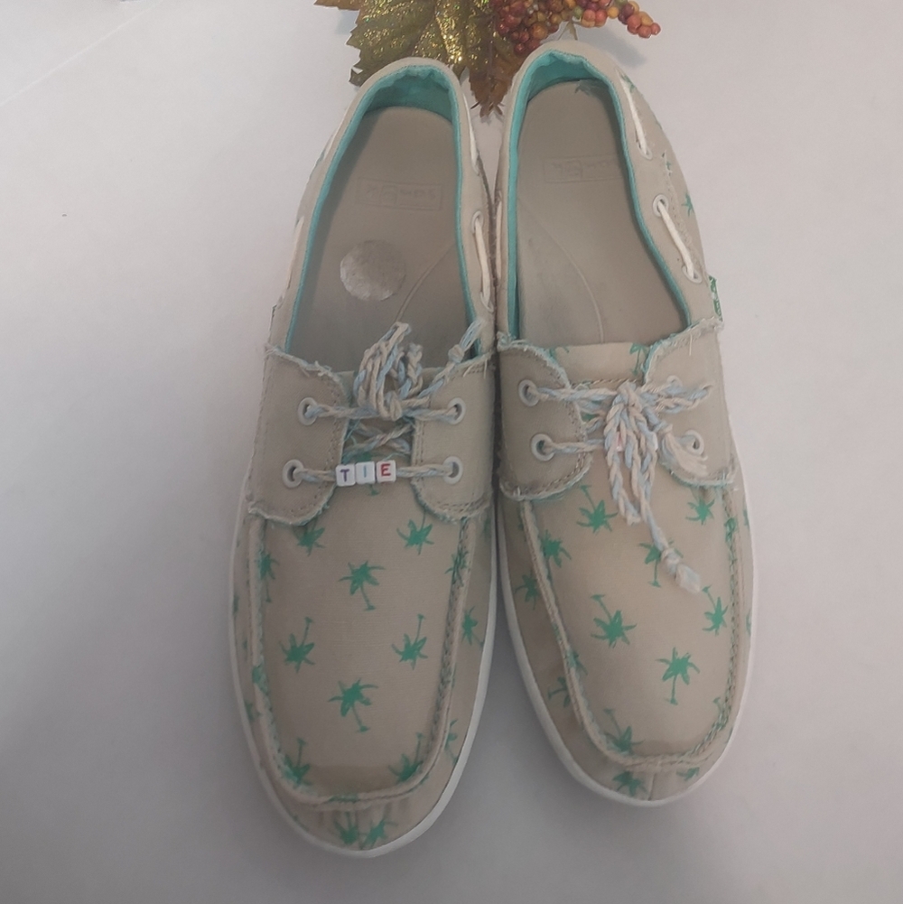Sanuk Women's Sneakers with Green Leaf Design